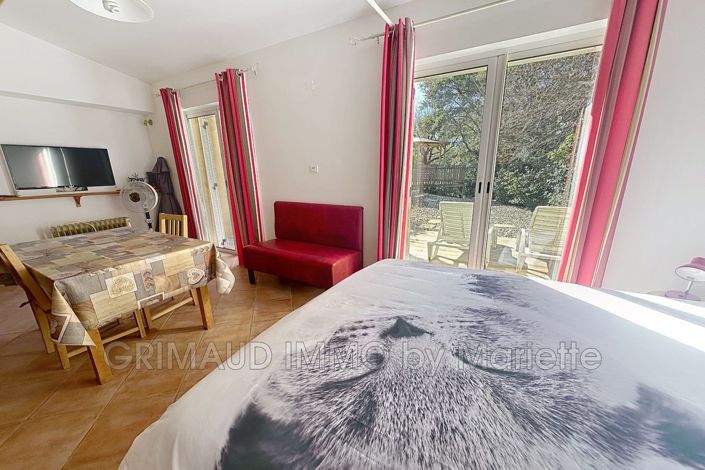 Image No.18-5 Bed House for sale