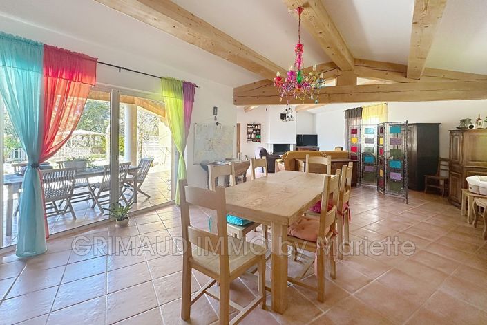Image No.8-5 Bed House for sale