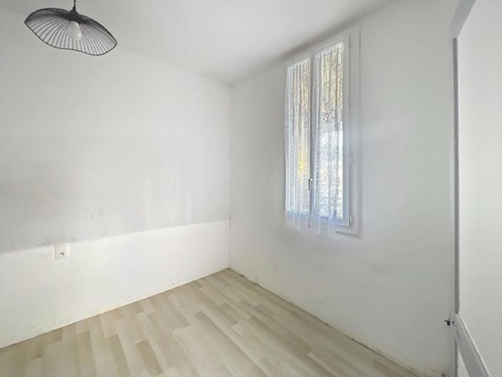 Image No.12-2 Bed House for sale