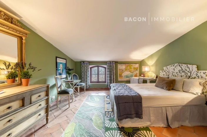 Image No.11-2 Bed House for sale