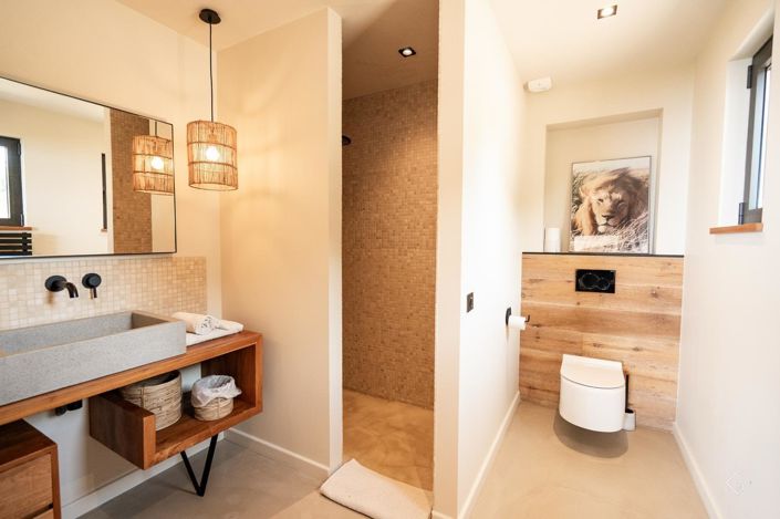 Image No.10-6 Bed House for sale