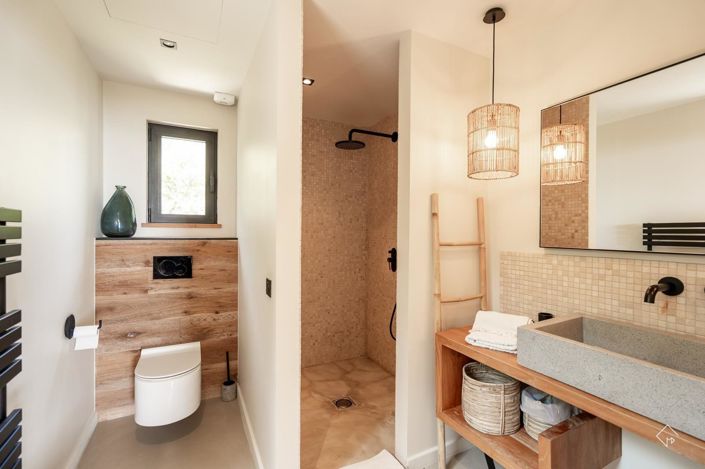 Image No.6-6 Bed House for sale