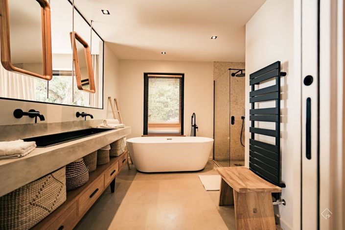 Image No.8-6 Bed House for sale