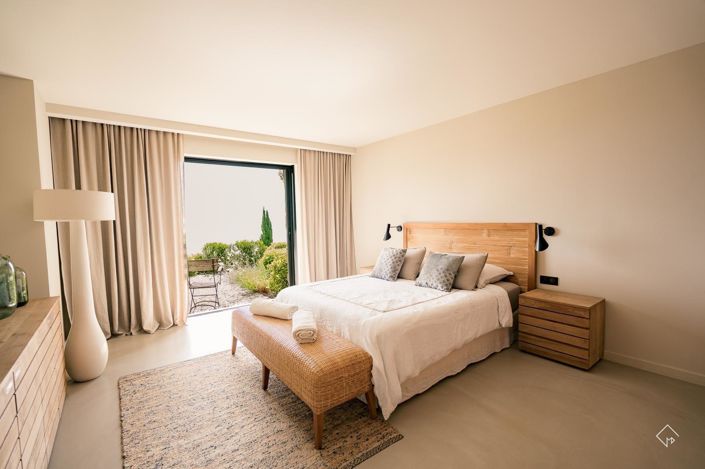 Image No.9-6 Bed House for sale