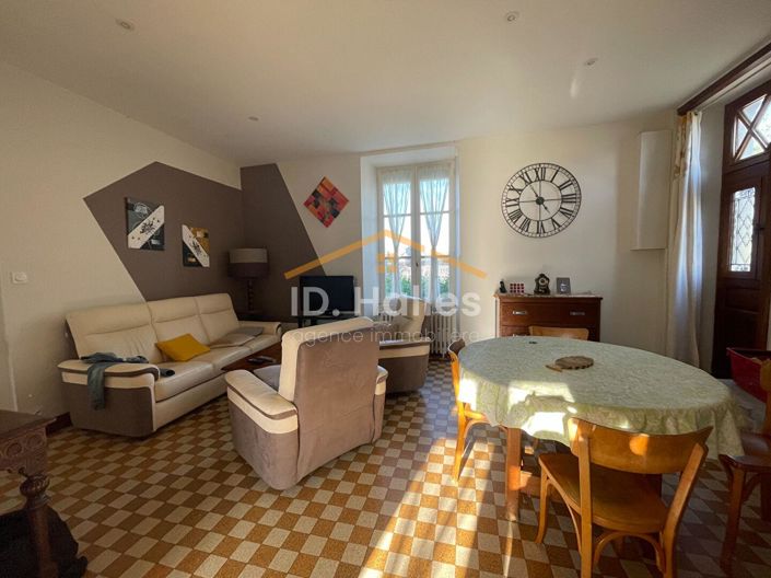 Image No.6-5 Bed House for sale