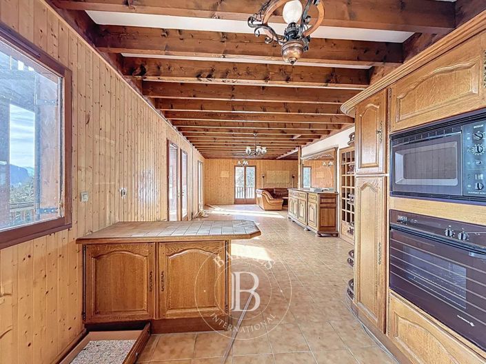 Image No.11-6 Bed House for sale