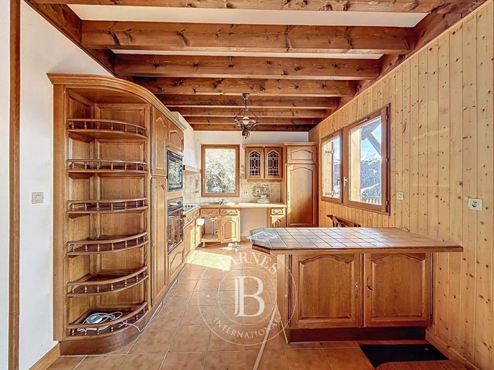 Image No.12-6 Bed House for sale