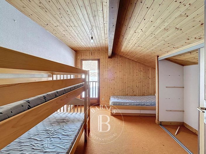 Image No.24-6 Bed House for sale