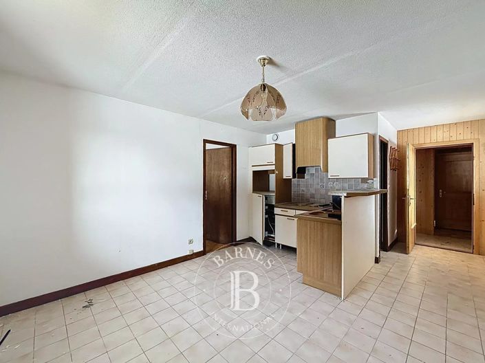 Image No.30-6 Bed House for sale