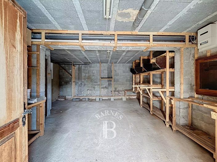 Image No.34-6 Bed House for sale