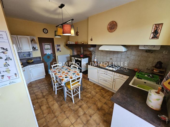 Image No.6-8 Bed House for sale