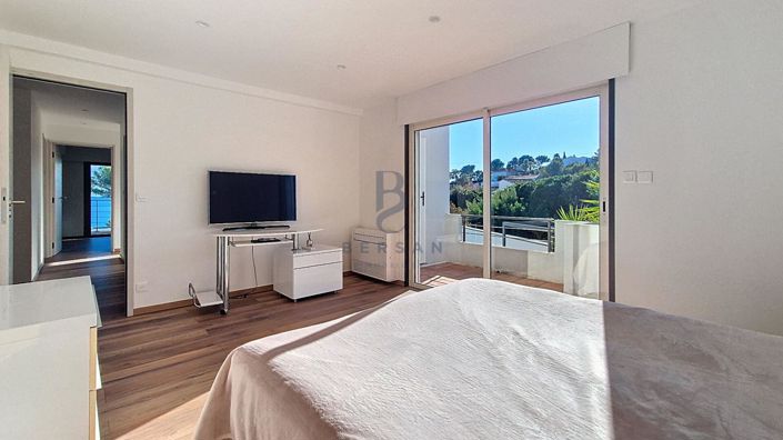 Image No.13-5 Bed House for sale