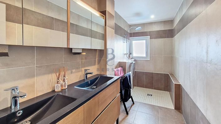 Image No.15-5 Bed House for sale