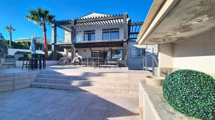 Image No.2-5 Bed House for sale