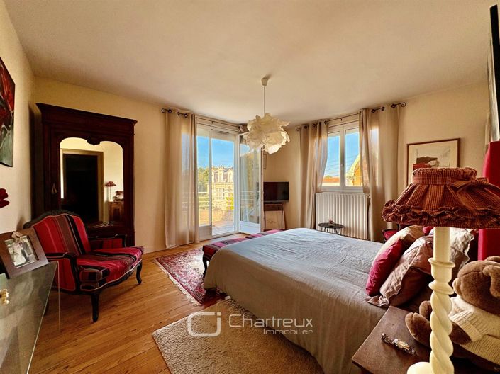 Image No.11-7 Bed House for sale