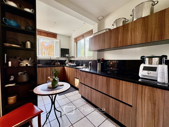 Image No.7-7 Bed House for sale