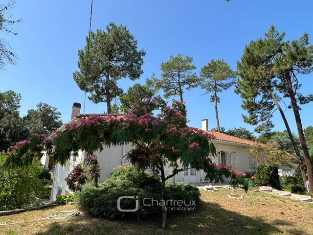 Image No.6-5 Bed House for sale