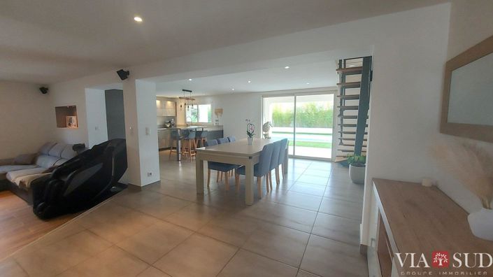 Image No.11-7 Bed House for sale