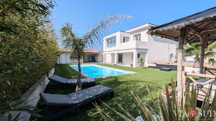 Image No.2-7 Bed Property for sale