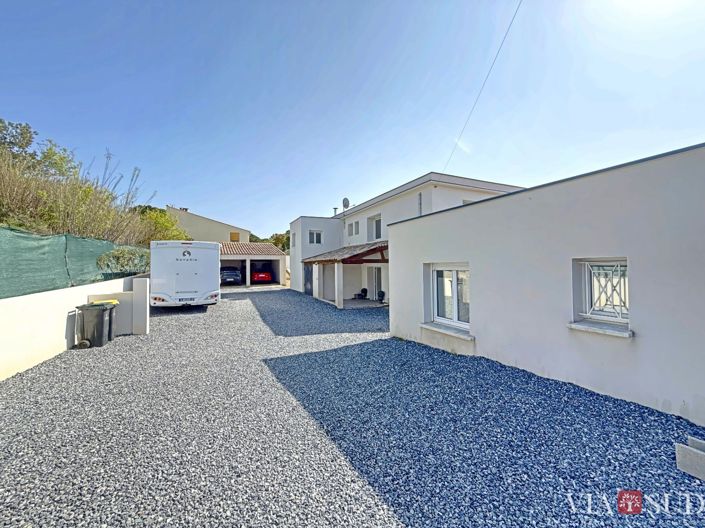 Image No.5-7 Bed Property for sale