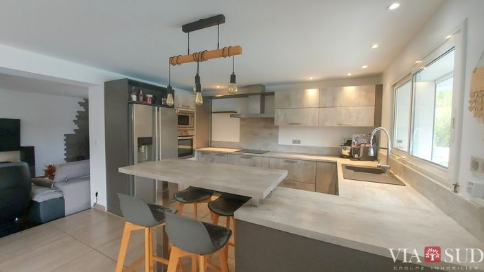 Image No.7-7 Bed Property for sale