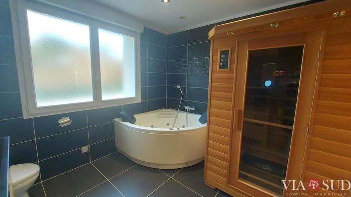 Image No.8-7 Bed House for sale