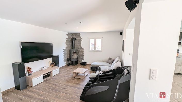 Image No.8-7 Bed Property for sale