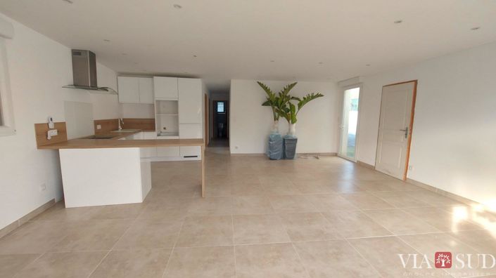 Image No.9-7 Bed House for sale