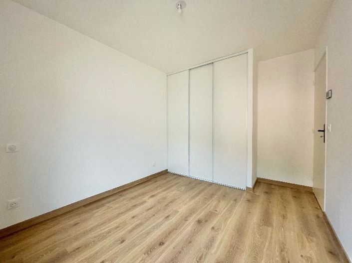 Image No.12-3 Bed House for sale