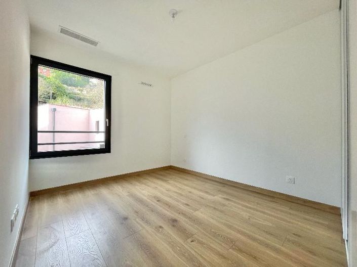 Image No.14-3 Bed House for sale