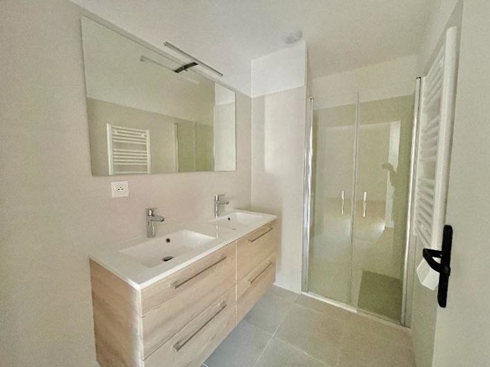 Image No.15-3 Bed House for sale