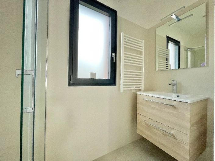 Image No.9-3 Bed House for sale