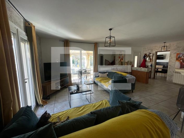 Image No.3-5 Bed House for sale