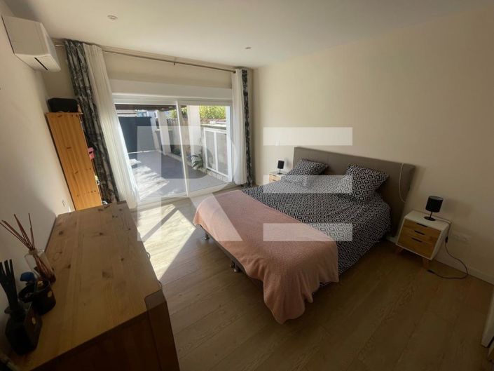 Image No.8-5 Bed House for sale