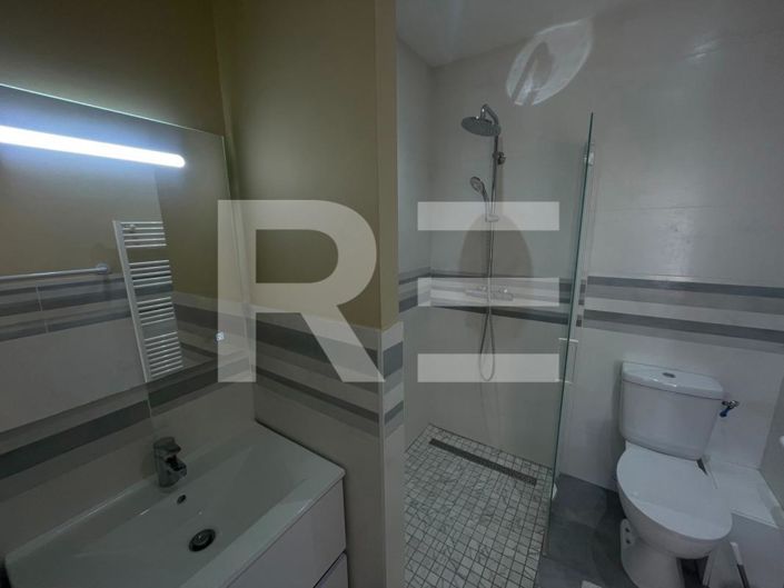 Image No.9-5 Bed House for sale