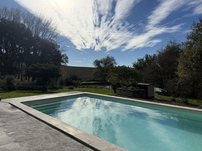 Image No.17-5 Bed Property for sale