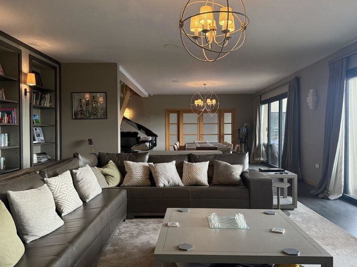 Image No.5-5 Bed Property for sale