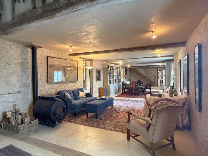 Image No.13-7 Bed Property for sale