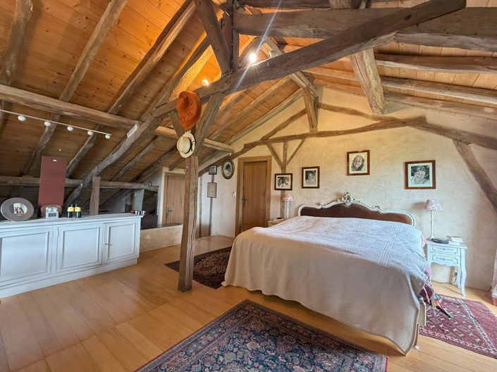 Image No.20-7 Bed Property for sale