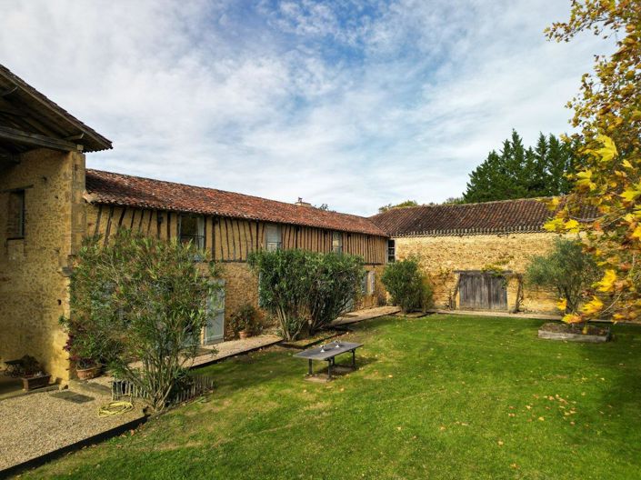 Image No.3-7 Bed Property for sale