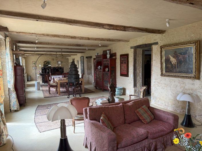 Image No.9-7 Bed Property for sale