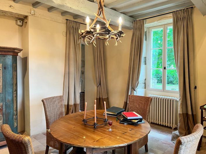 Image No.13-6 Bed Property for sale