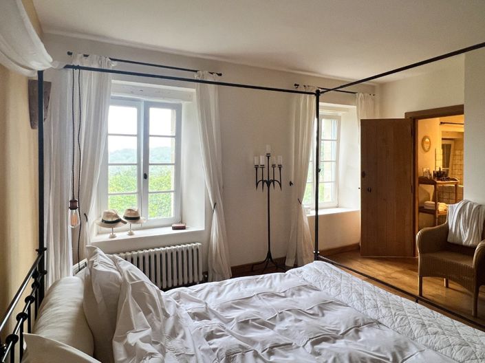 Image No.15-6 Bed Property for sale