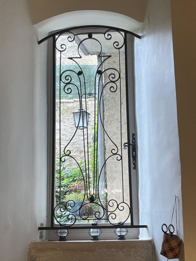 Image No.12-2 Bed Property for sale