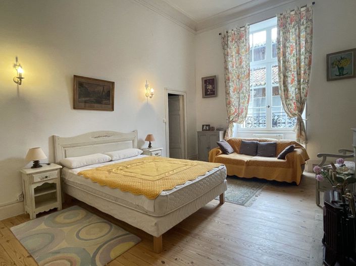 Image No.17-2 Bed Property for sale