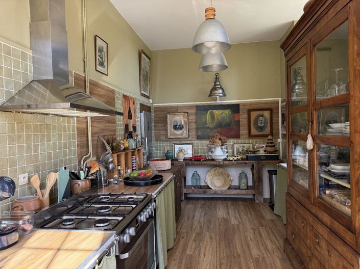 Image No.13-6 Bed Property for sale