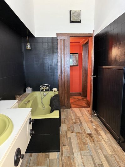 Image No.17-6 Bed Property for sale