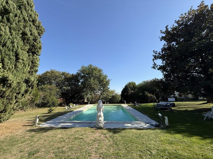 Image No.2-6 Bed Property for sale