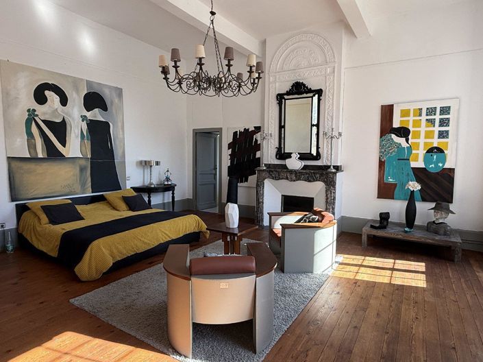 Image No.20-6 Bed Property for sale