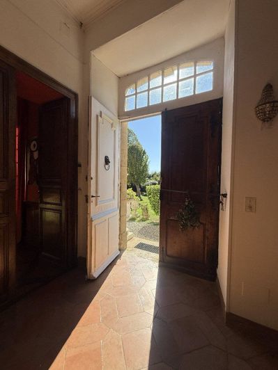 Image No.5-6 Bed Property for sale